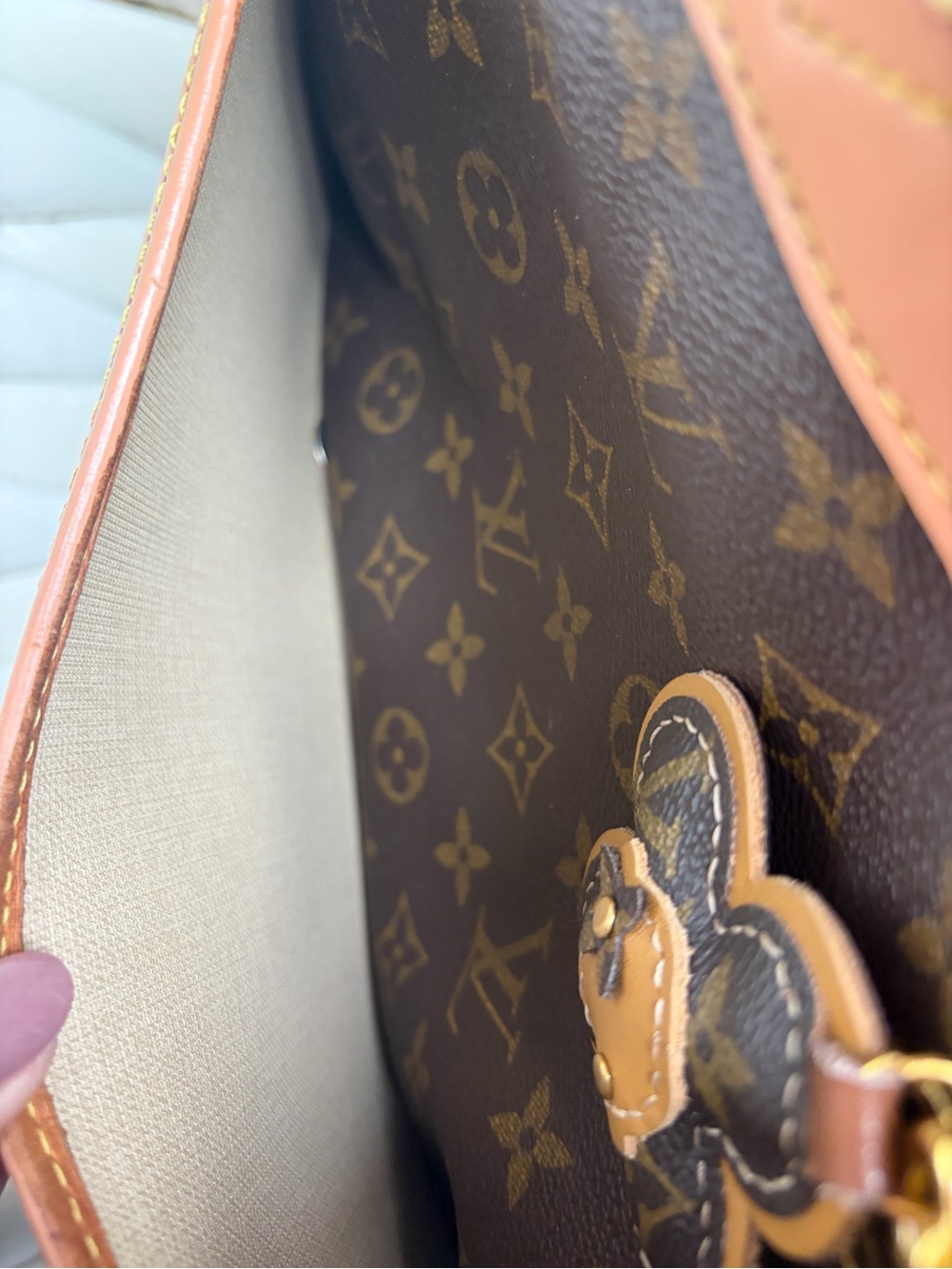 Louis Vuitton Deauville Monogram Bag - Picture 10 of 11